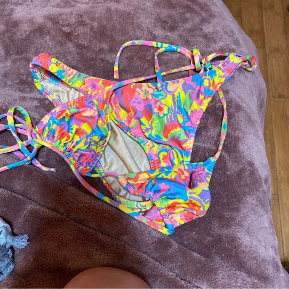 Rosemilk swim super cute!! Worn a handful of times. Brand is discontinued ❤️